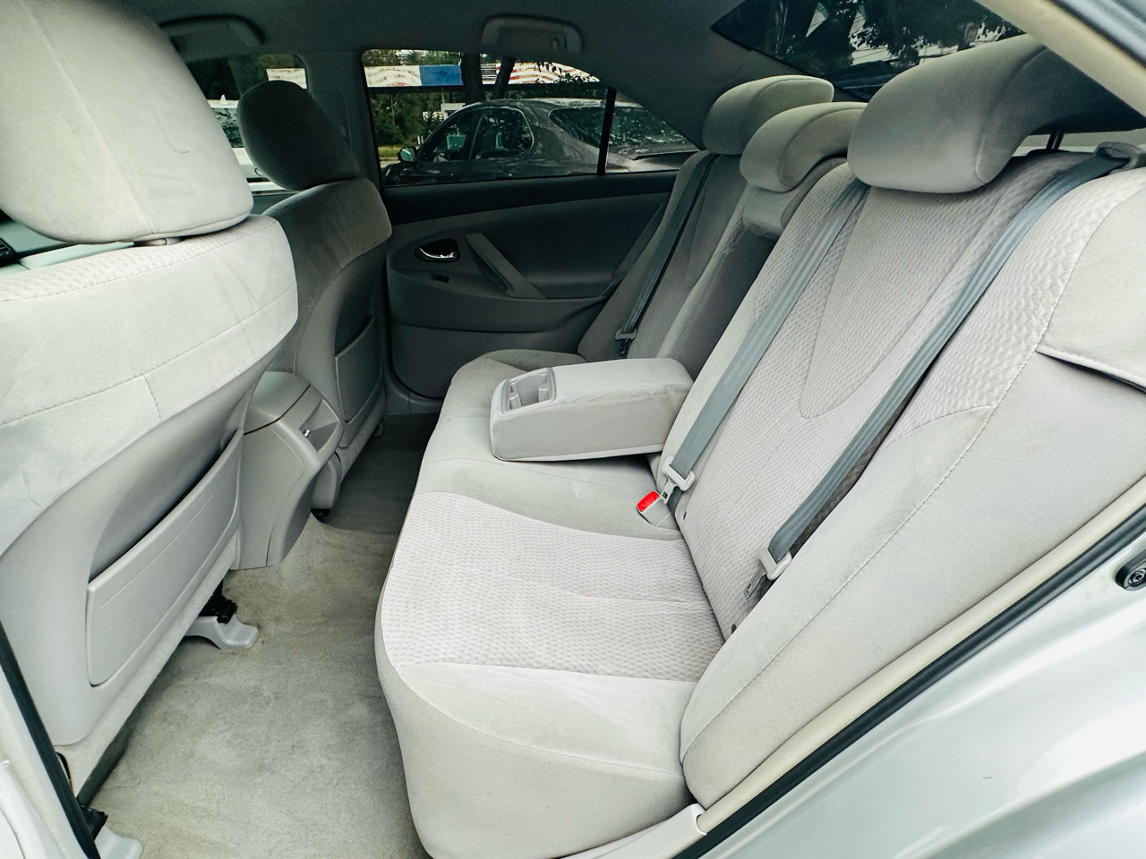 2010 Toyota Camry LE photo 13