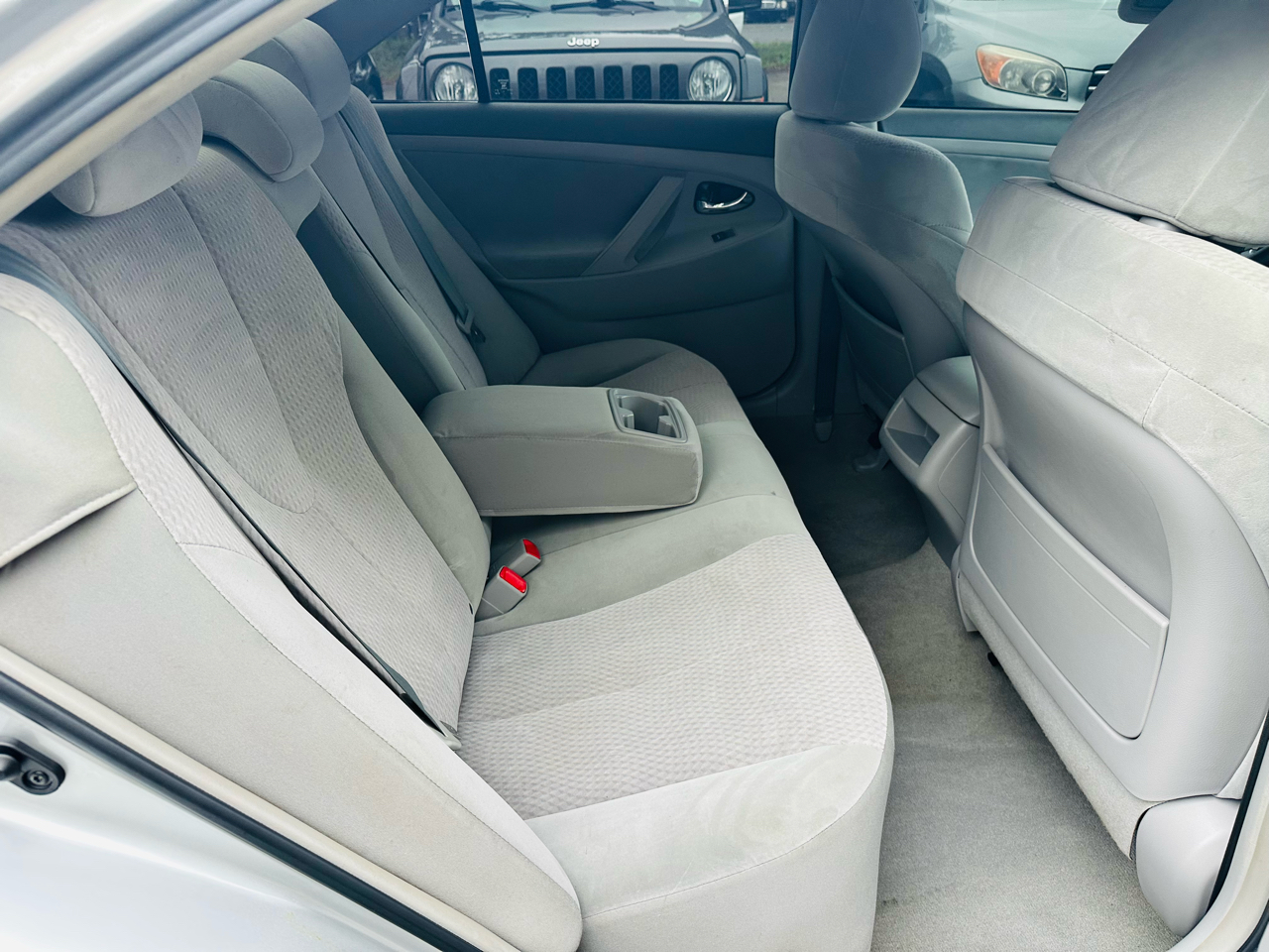 2010 Toyota Camry LE photo 15