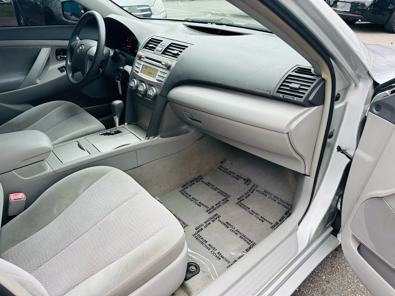 2010 Toyota Camry LE photo 16