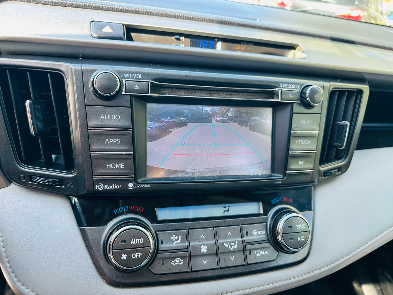 2014 Toyota RAV4 XLE photo 6