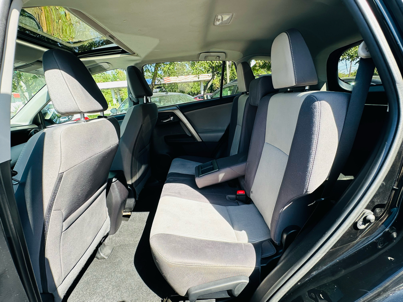 2014 Toyota RAV4 XLE photo 8