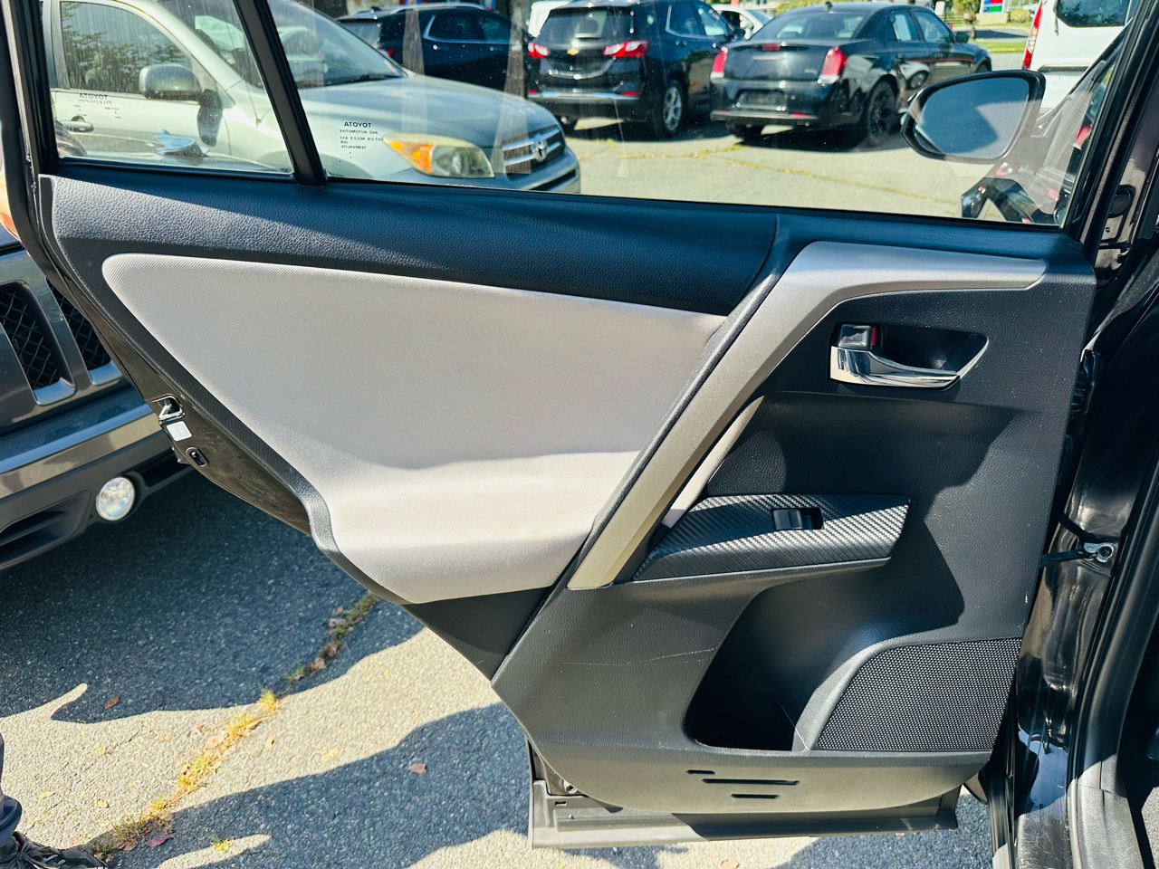 2014 Toyota RAV4 XLE photo 9