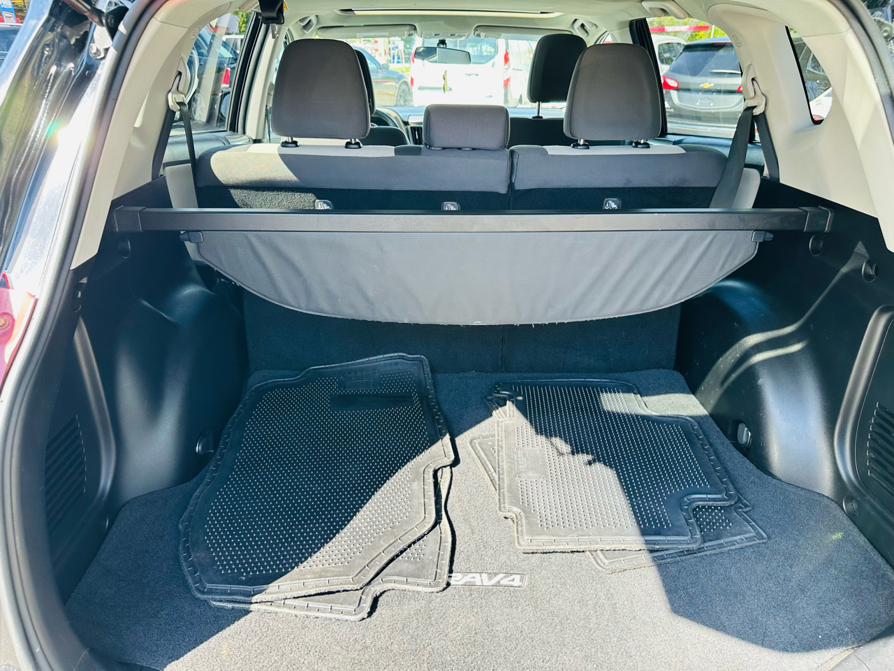 2014 Toyota RAV4 XLE photo 10