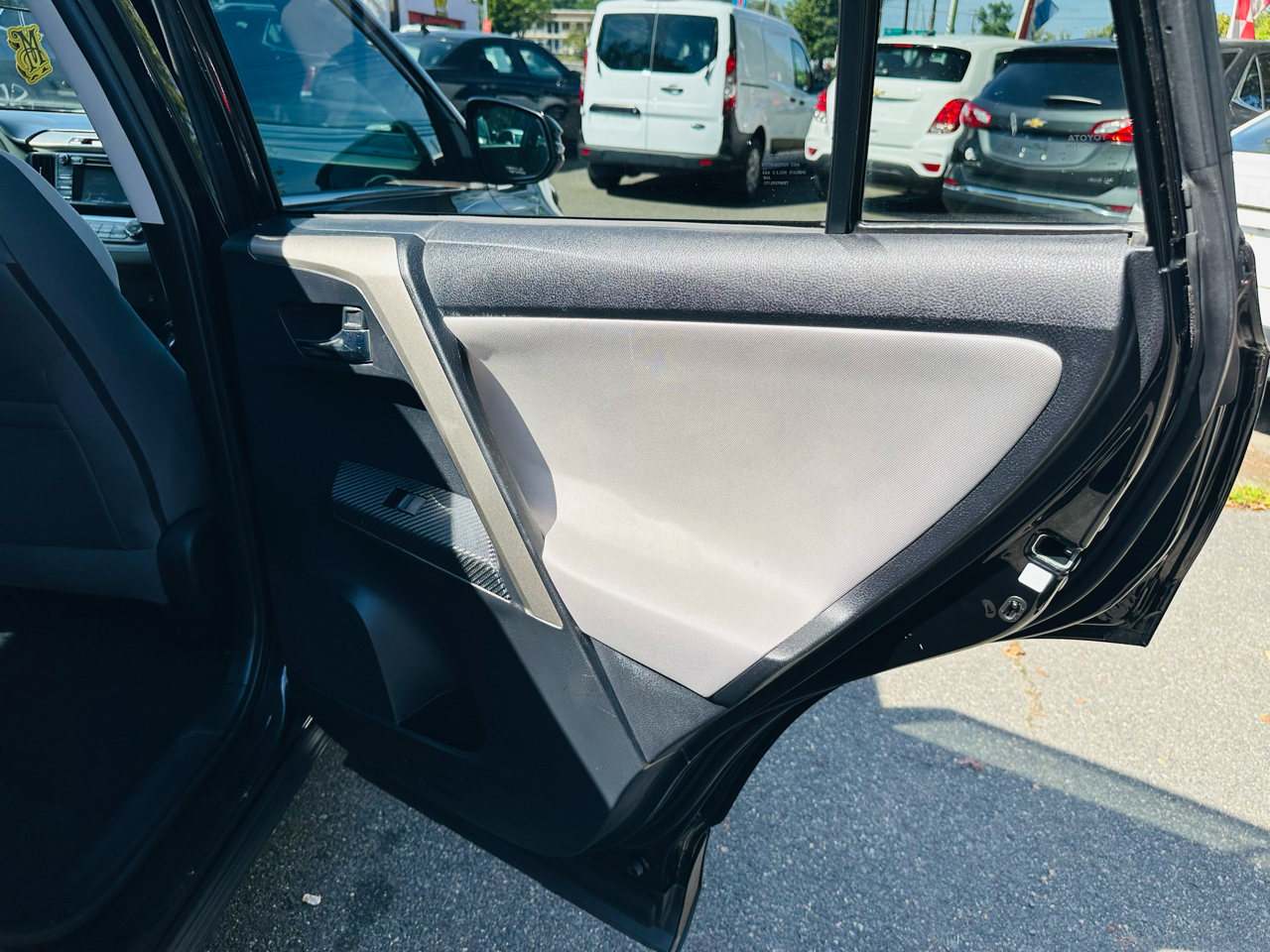 2014 Toyota RAV4 XLE photo 11