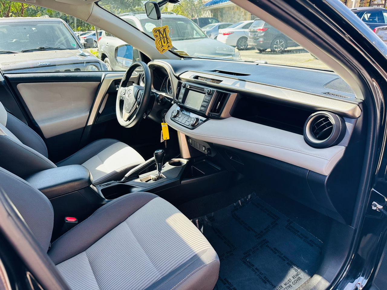 2014 Toyota RAV4 XLE photo 12