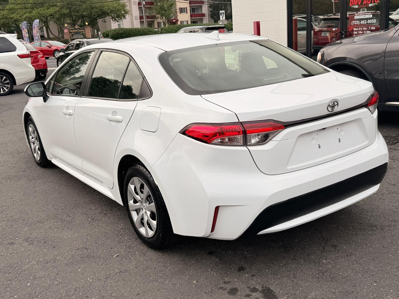 2021 Toyota Corolla LE photo 2