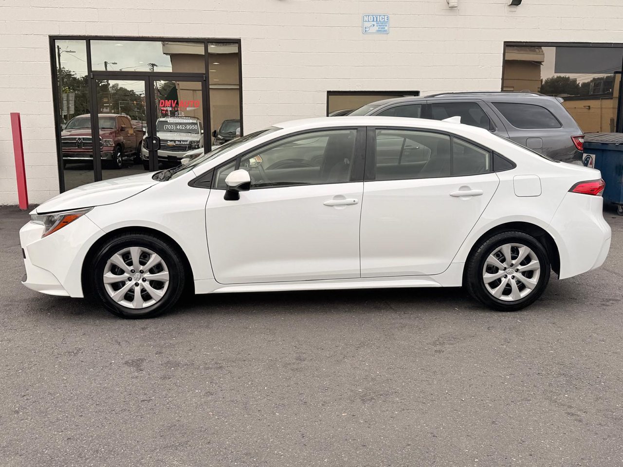 2021 Toyota Corolla LE photo 3