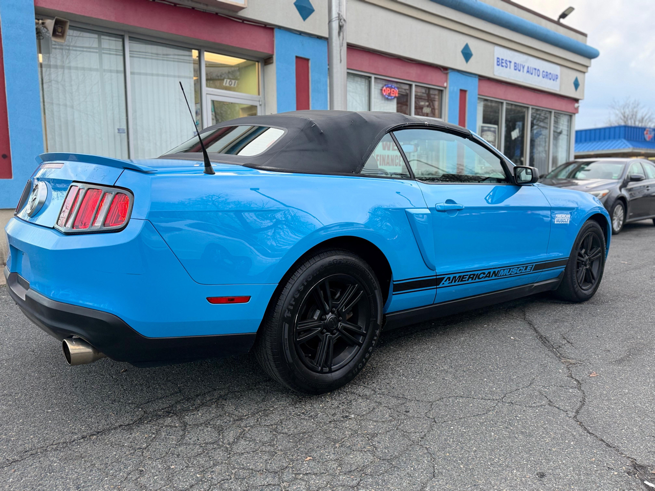 Ford Mustang V6 Convertible 2012