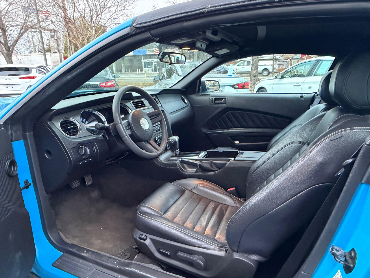 Ford Mustang V6 Convertible 2012