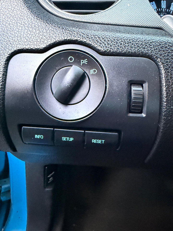 Ford Mustang V6 Convertible 2012