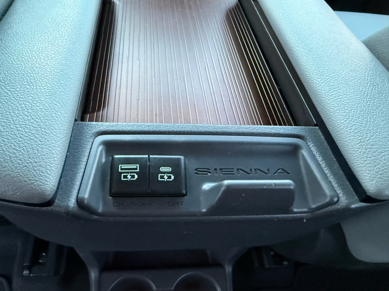 Toyota Sienna XLE 7-Passenger 2022