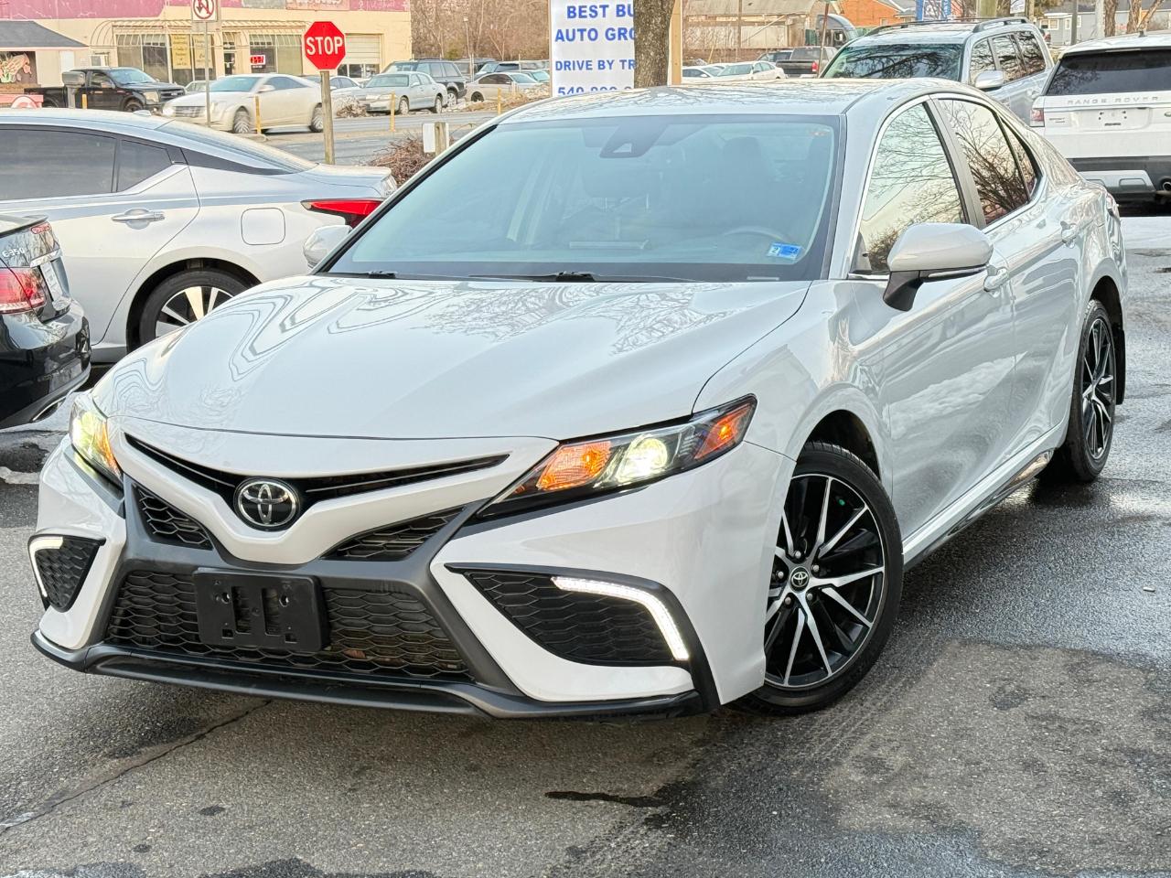 Toyota Camry SE 2022