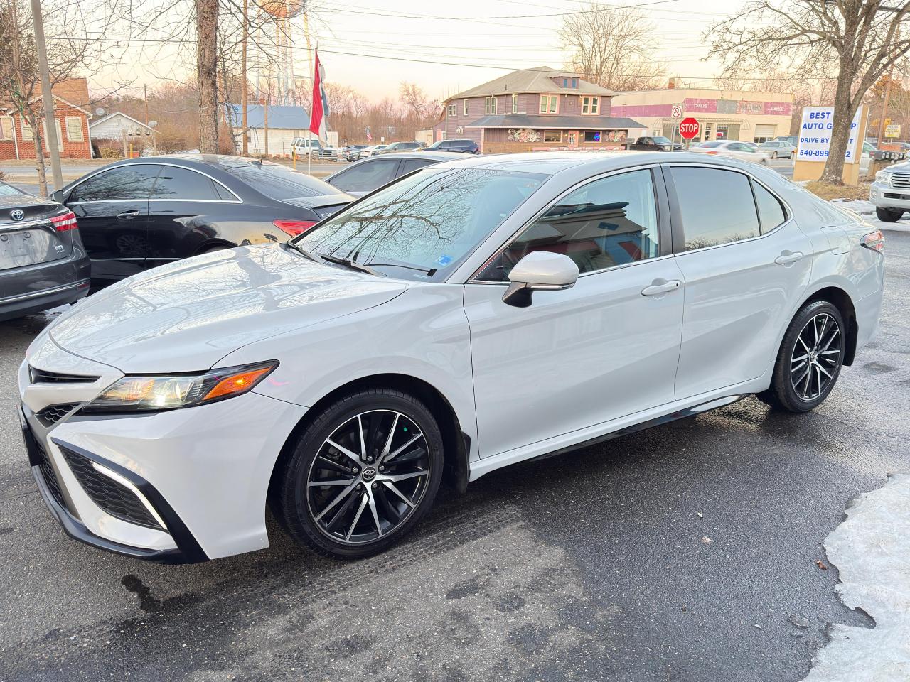Toyota Camry SE 2022