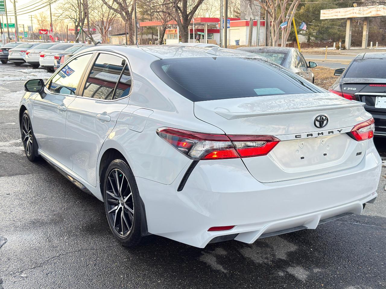 Toyota Camry SE 2022