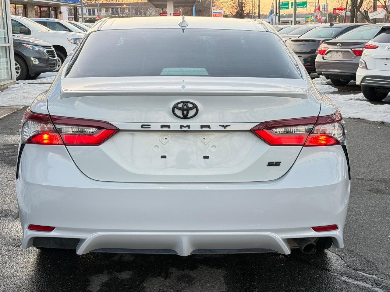 Toyota Camry SE 2022