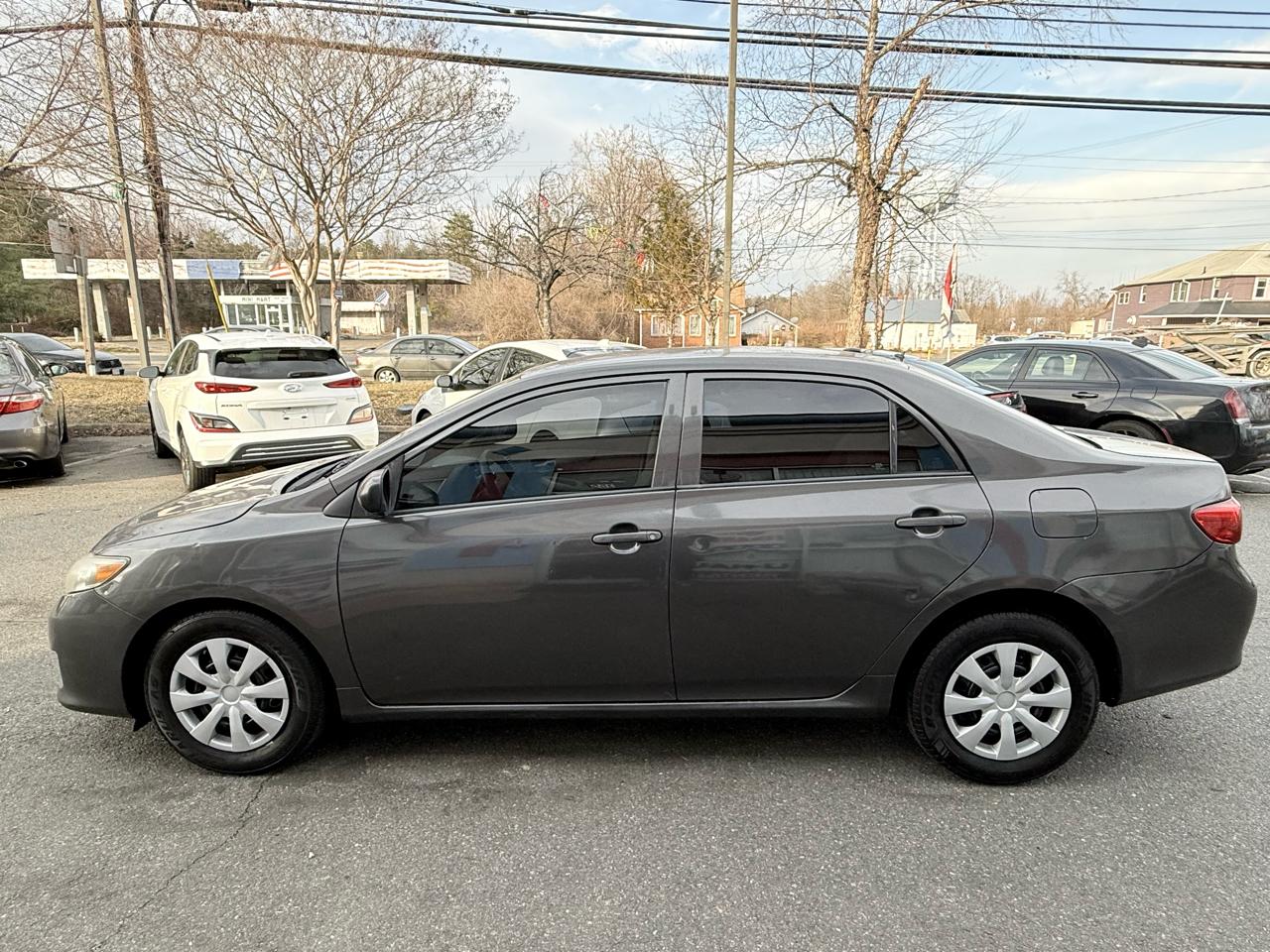 Toyota Corolla Base 5-Speed MT 2010