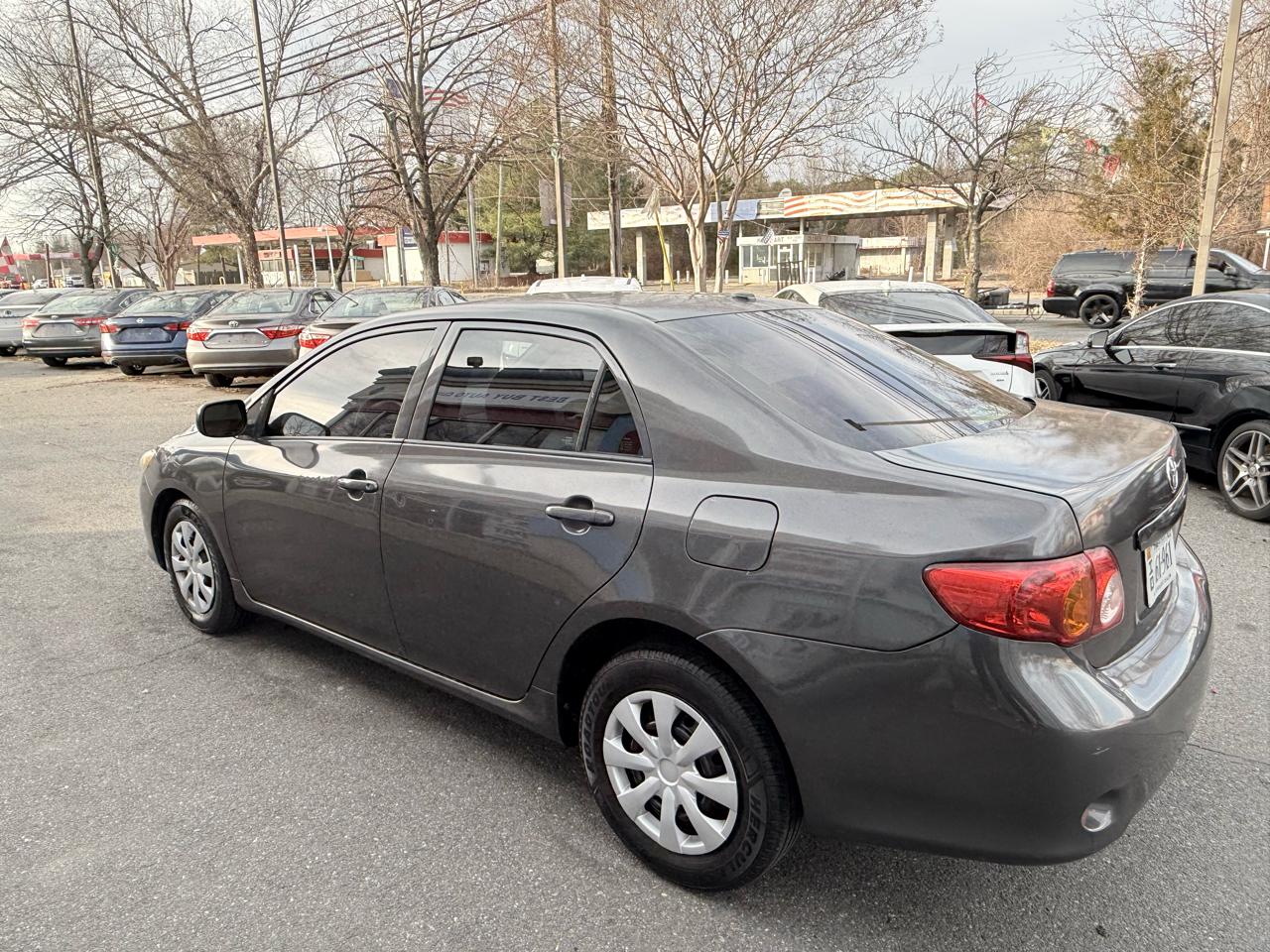 Toyota Corolla Base 5-Speed MT 2010