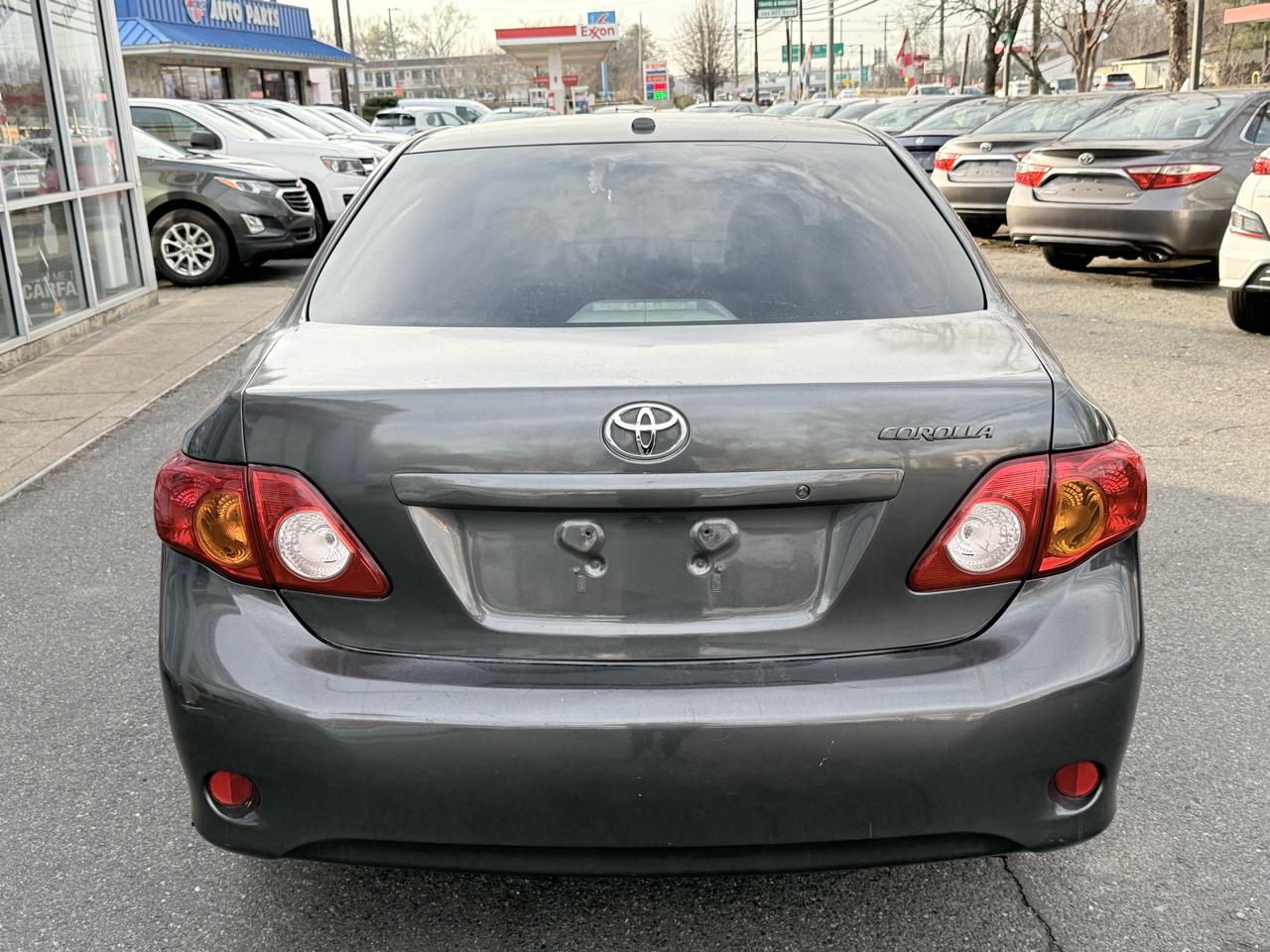 Toyota Corolla Base 5-Speed MT 2010