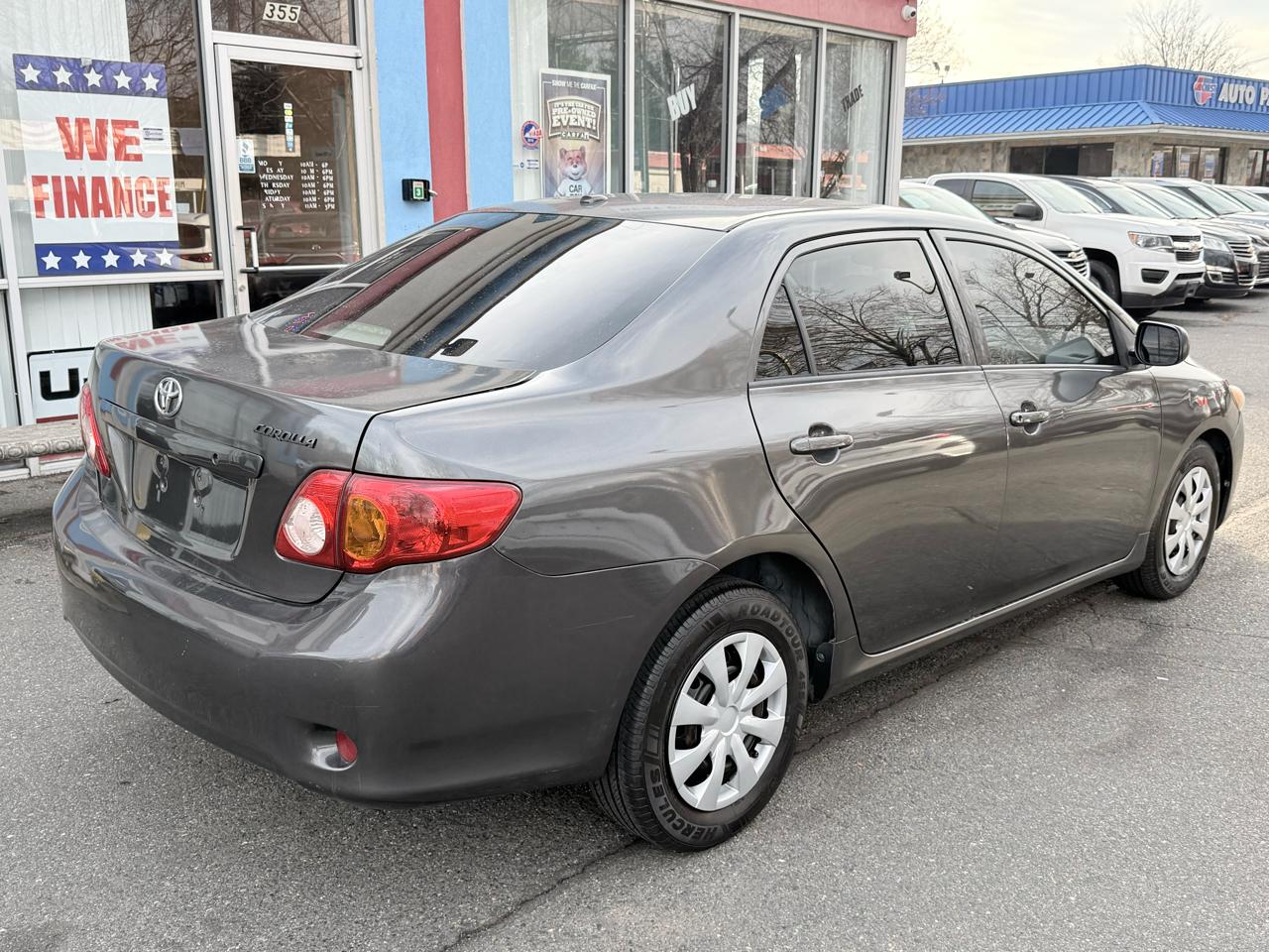 Toyota Corolla Base 5-Speed MT 2010