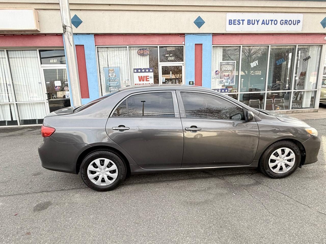 Toyota Corolla Base 5-Speed MT 2010