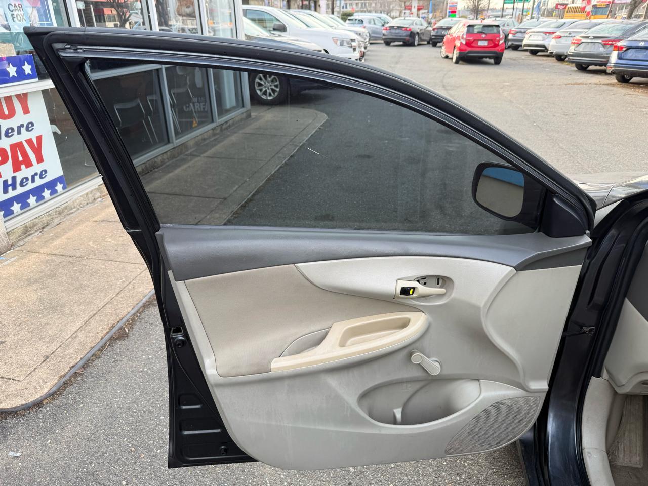 Toyota Corolla Base 5-Speed MT 2010