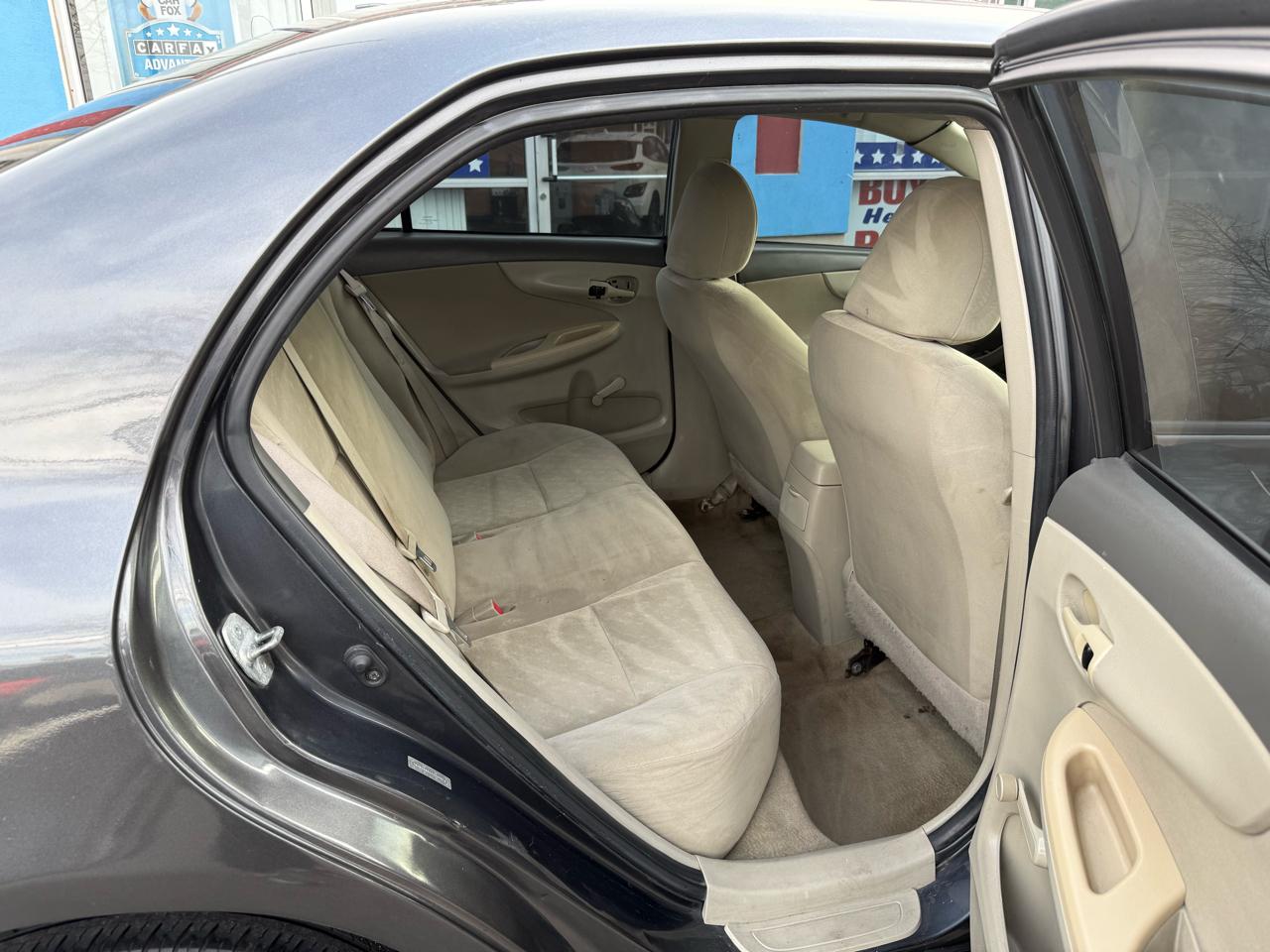 Toyota Corolla Base 5-Speed MT 2010