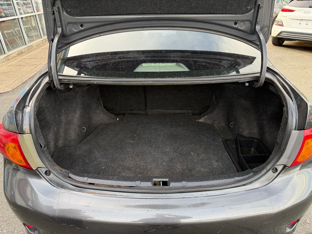 Toyota Corolla Base 5-Speed MT 2010