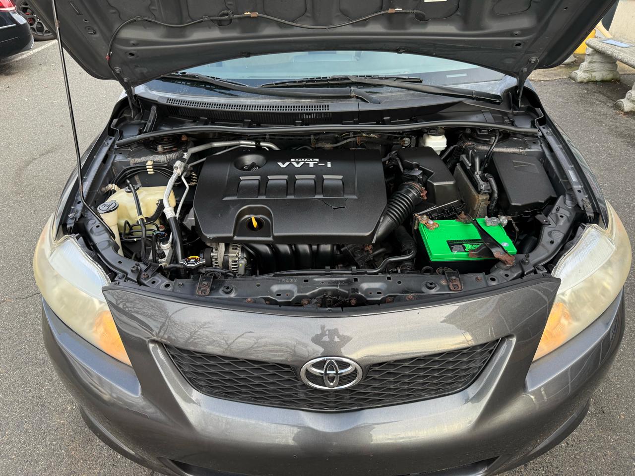 Toyota Corolla Base 5-Speed MT 2010