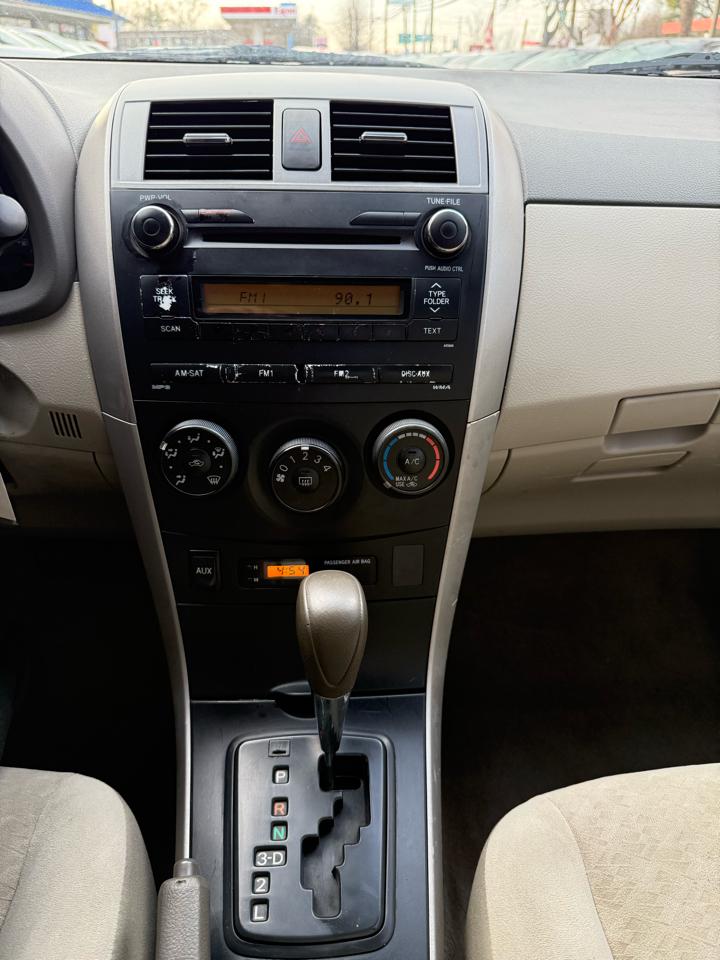 Toyota Corolla Base 5-Speed MT 2010