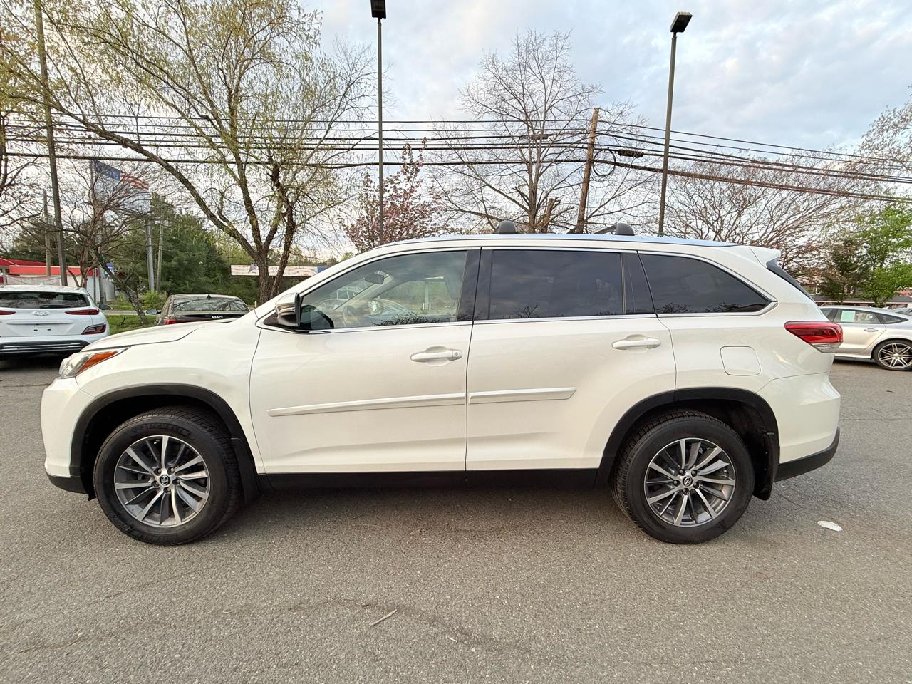 Toyota Highlander XLE AWD V6 2019