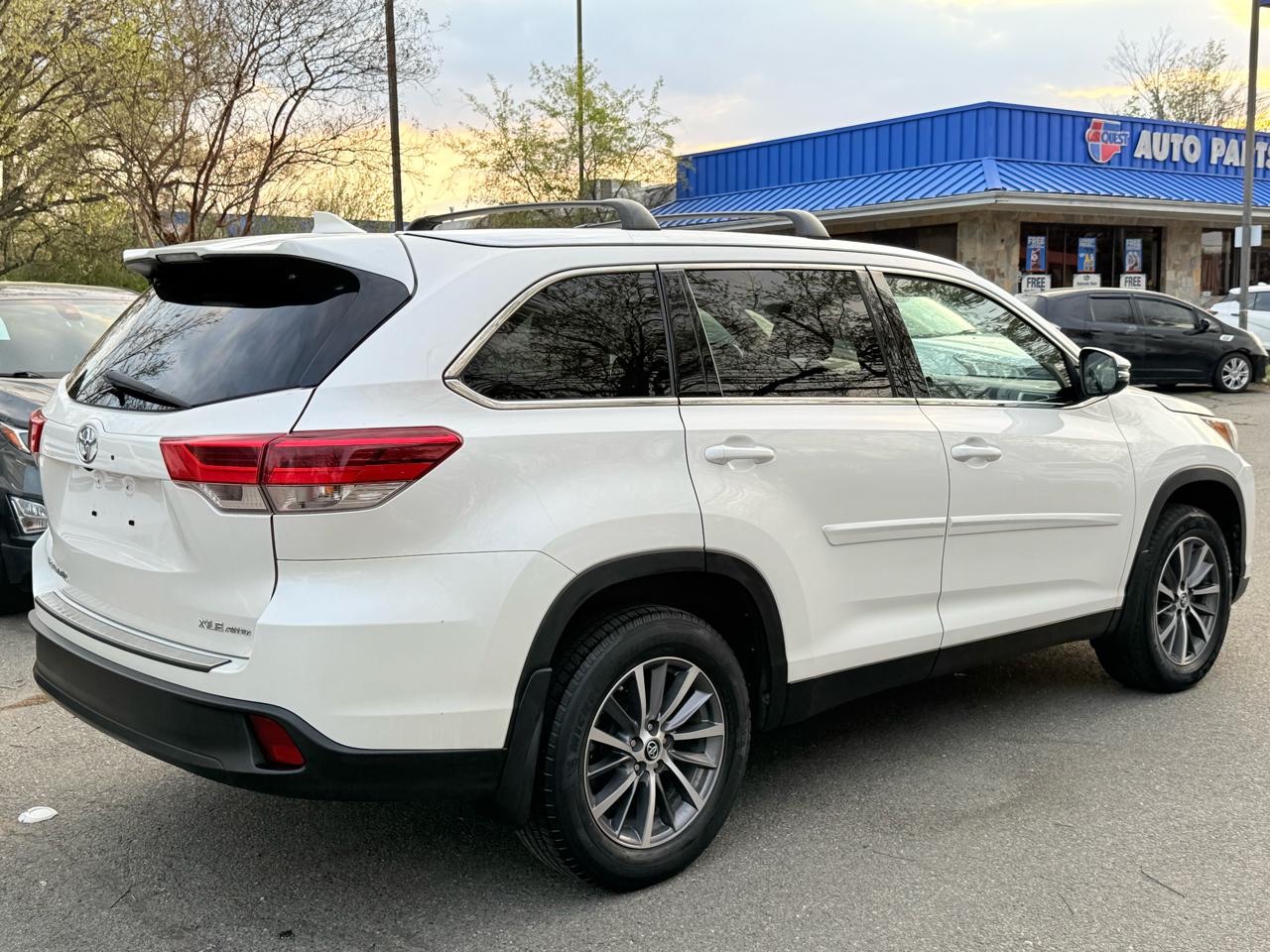 Toyota Highlander XLE AWD V6 2019