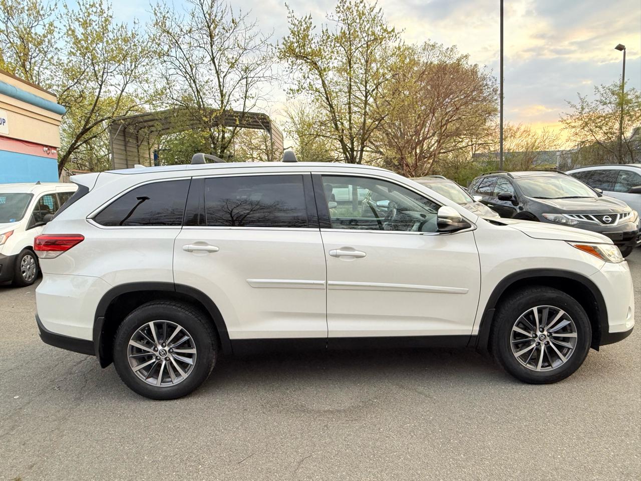Toyota Highlander XLE AWD V6 2019