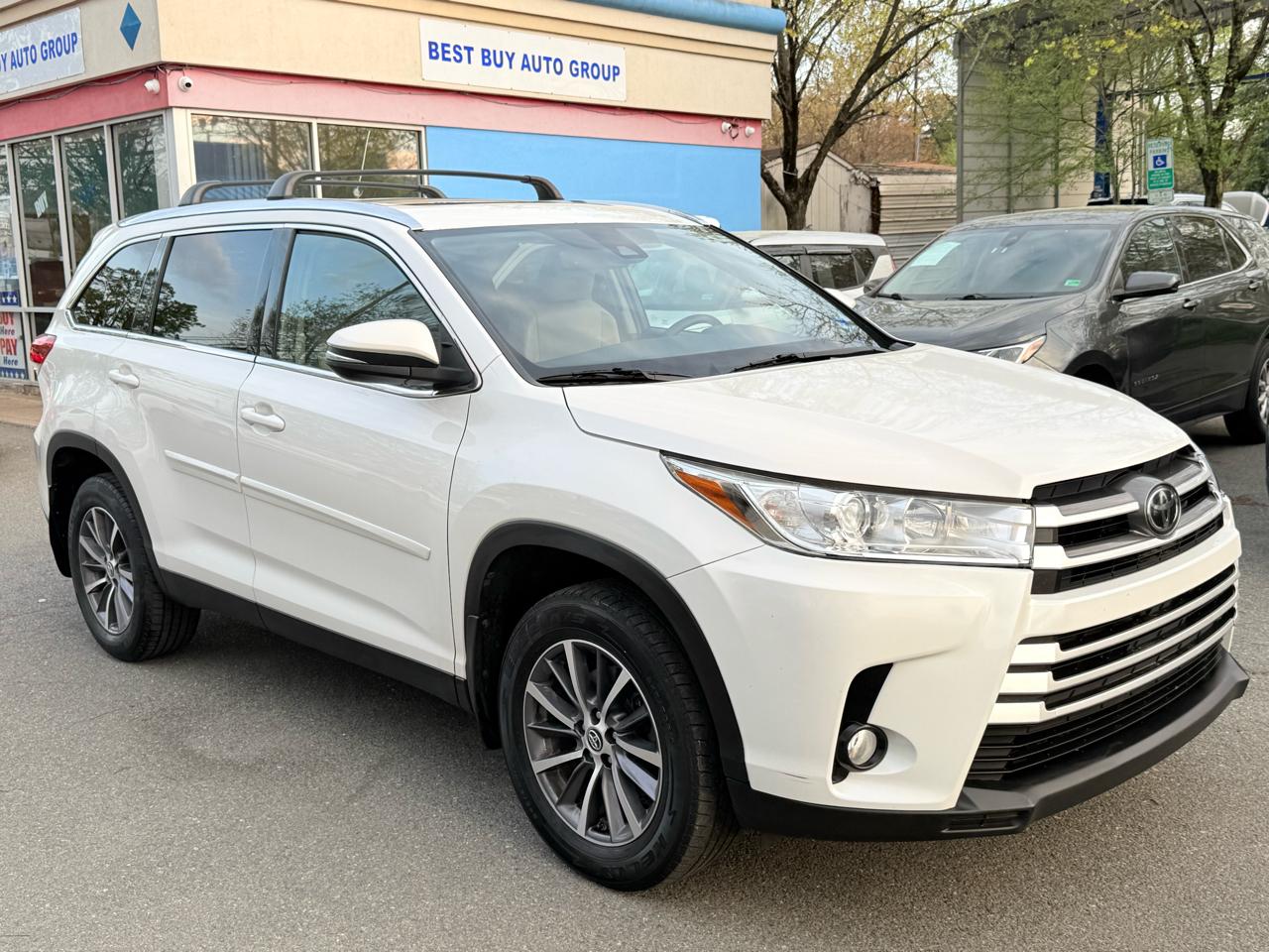 Toyota Highlander XLE AWD V6 2019
