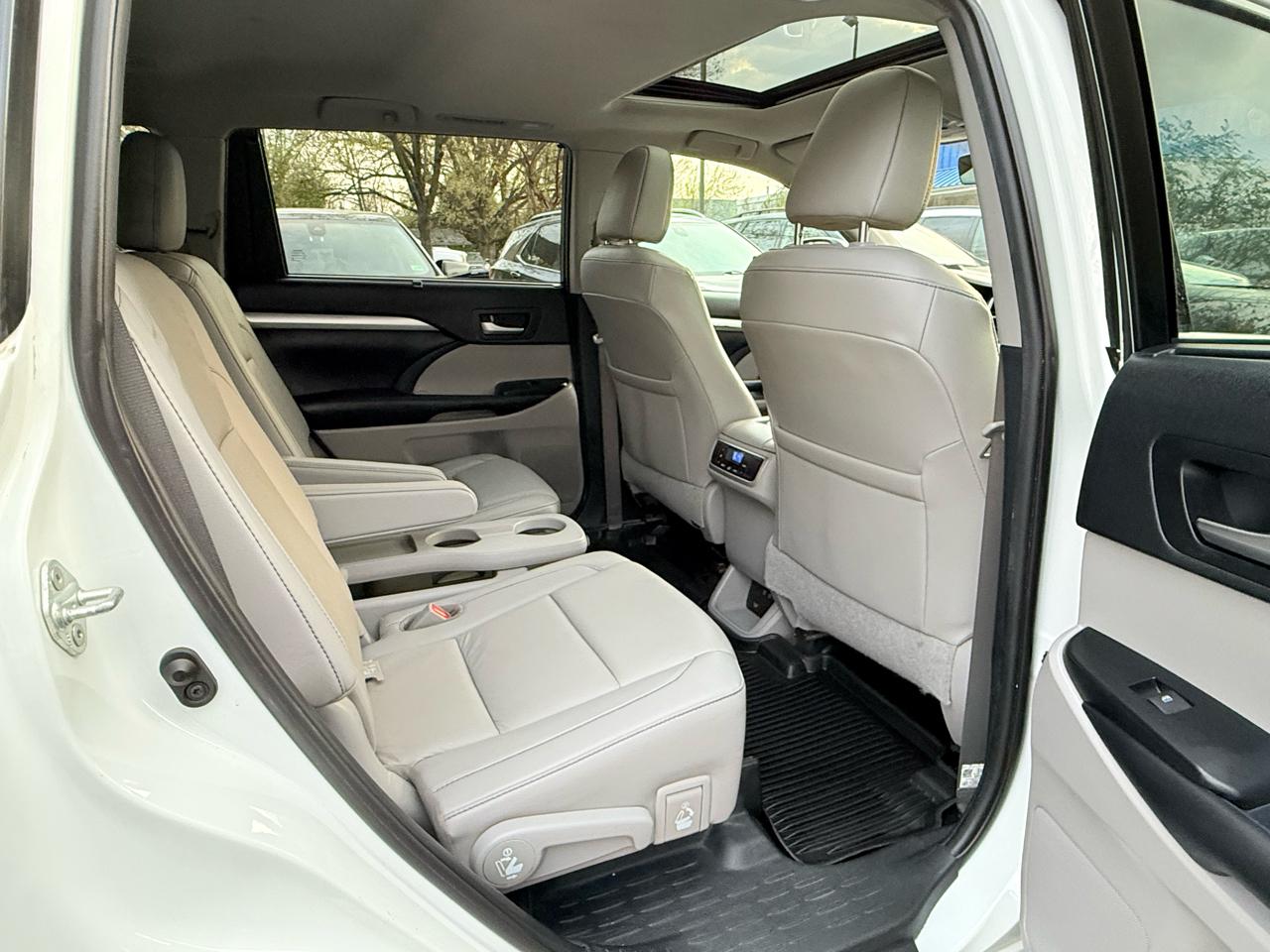 Toyota Highlander XLE AWD V6 2019