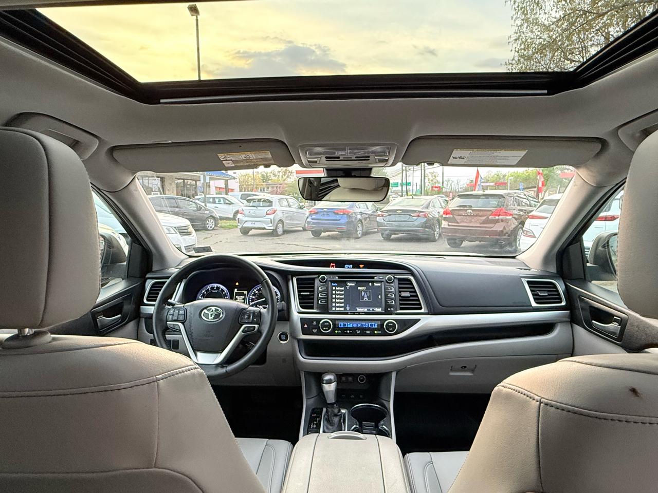 Toyota Highlander XLE AWD V6 2019