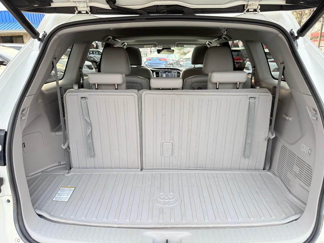 Toyota Highlander XLE AWD V6 2019