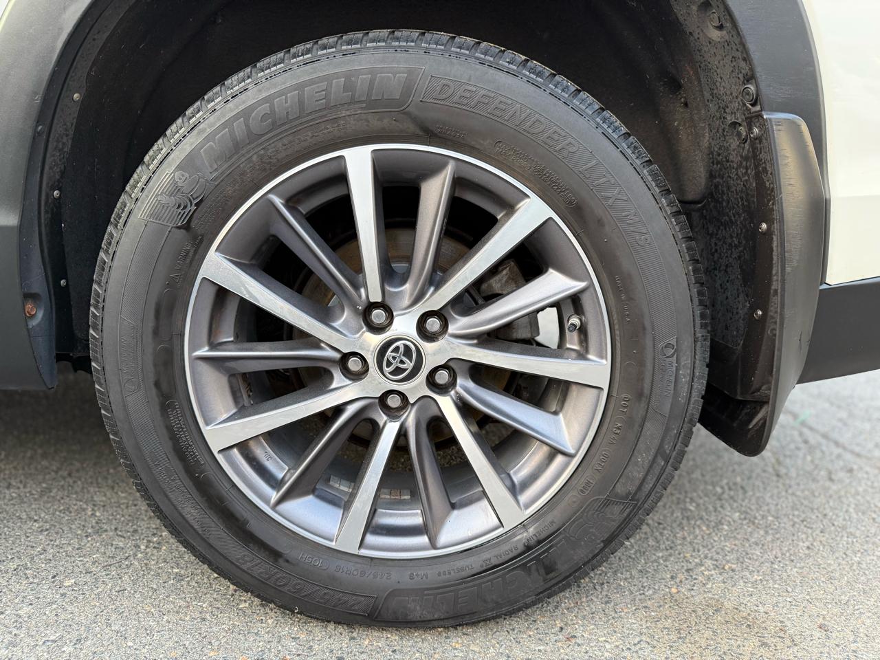 Toyota Highlander XLE AWD V6 2019