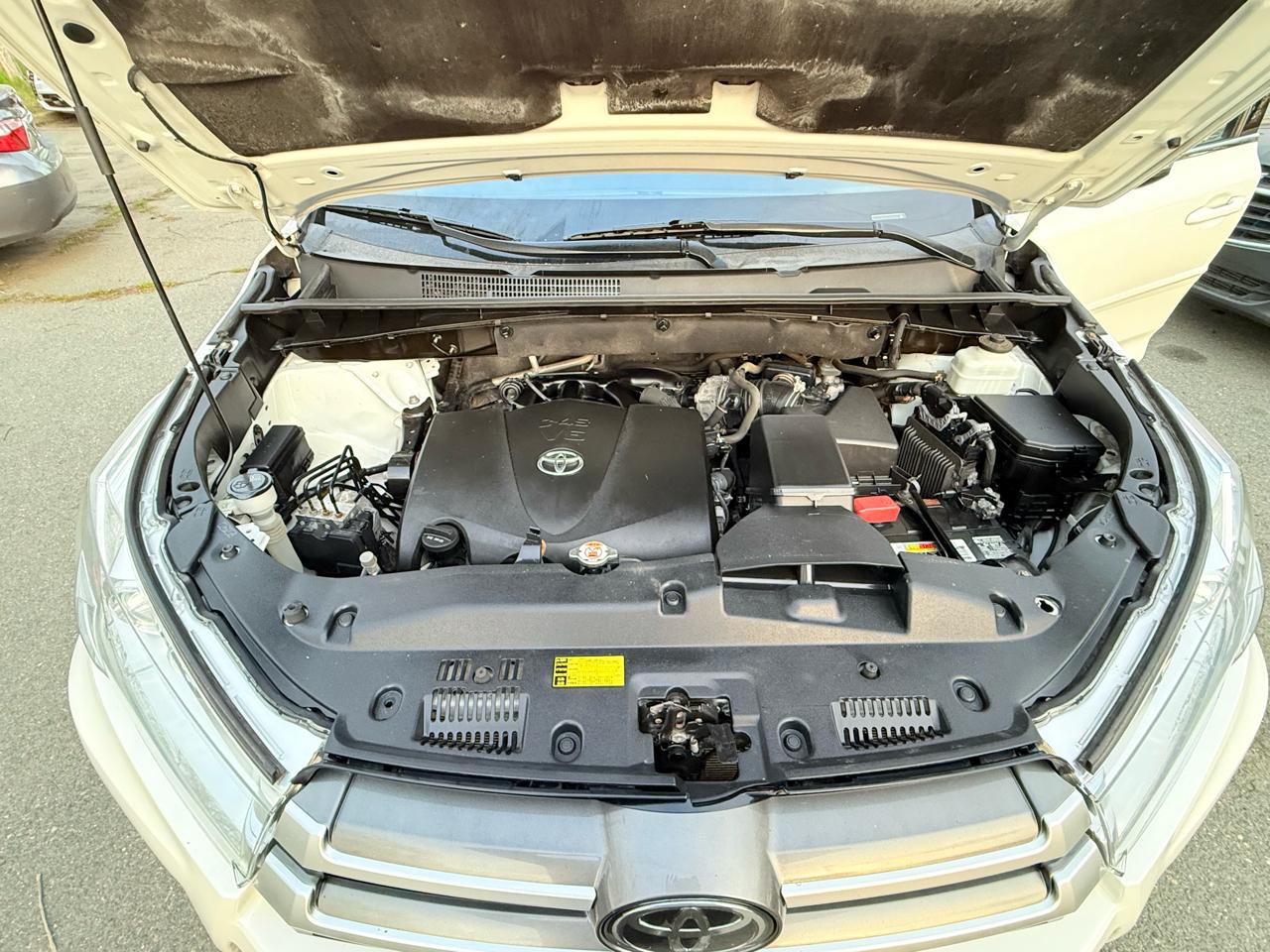 Toyota Highlander XLE AWD V6 2019