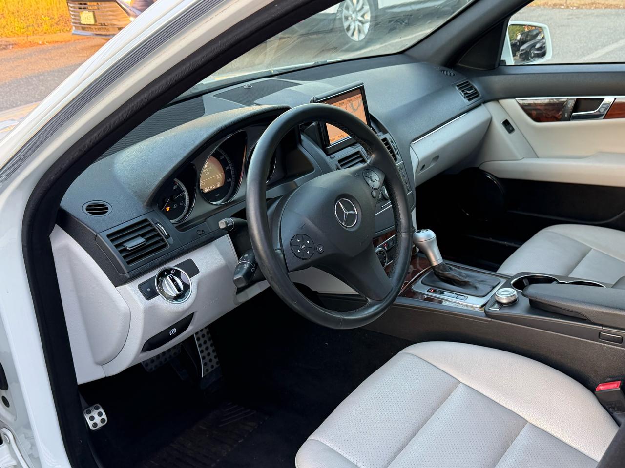 Mercedes-Benz C-Class C300 Luxury Sedan 2011