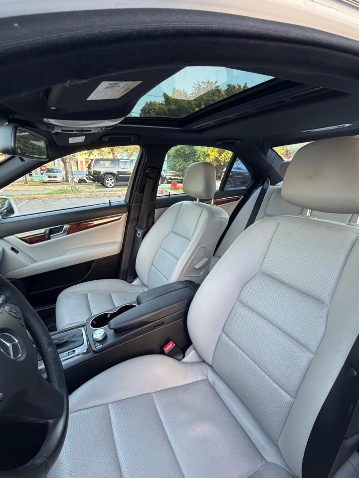 Mercedes-Benz C-Class C300 Luxury Sedan 2011
