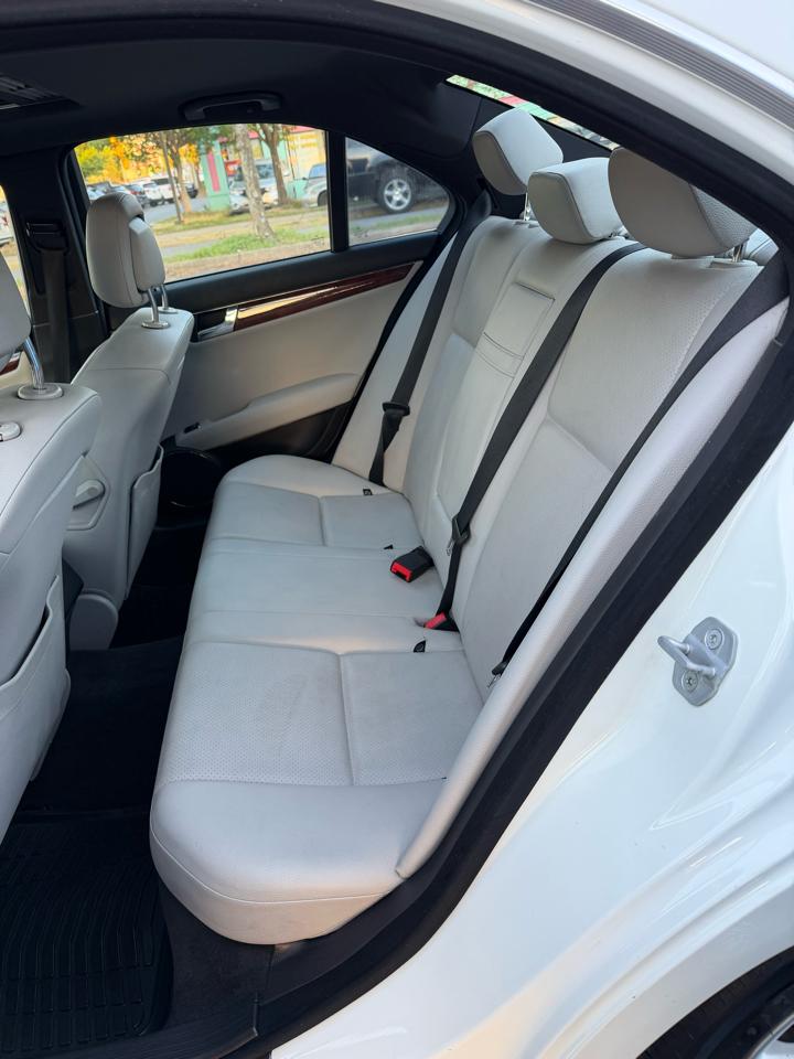 Mercedes-Benz C-Class C300 Luxury Sedan 2011