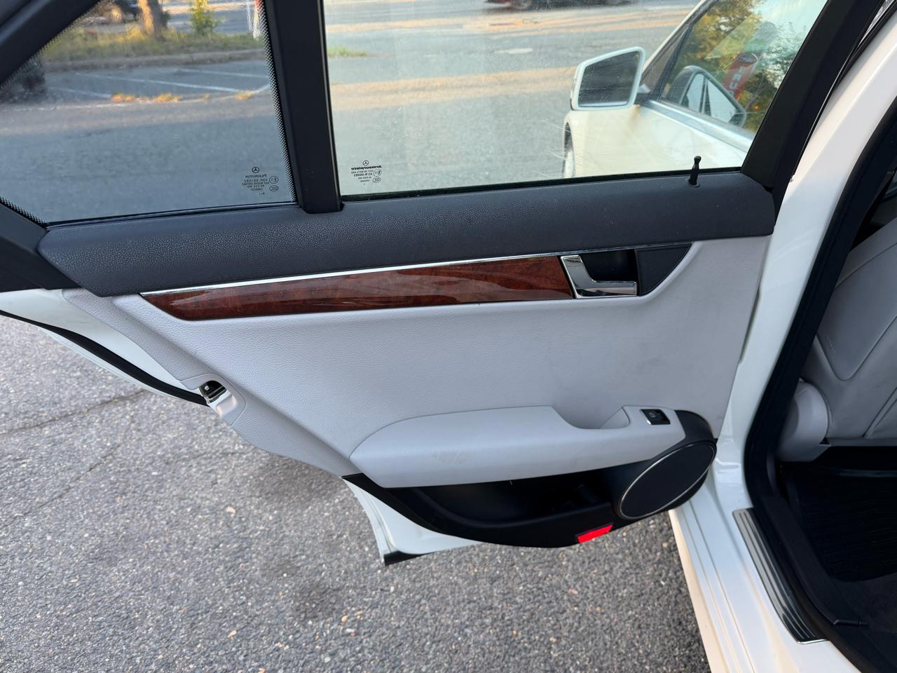 Mercedes-Benz C-Class C300 Luxury Sedan 2011