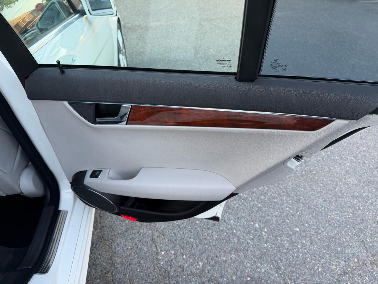 Mercedes-Benz C-Class C300 Luxury Sedan 2011