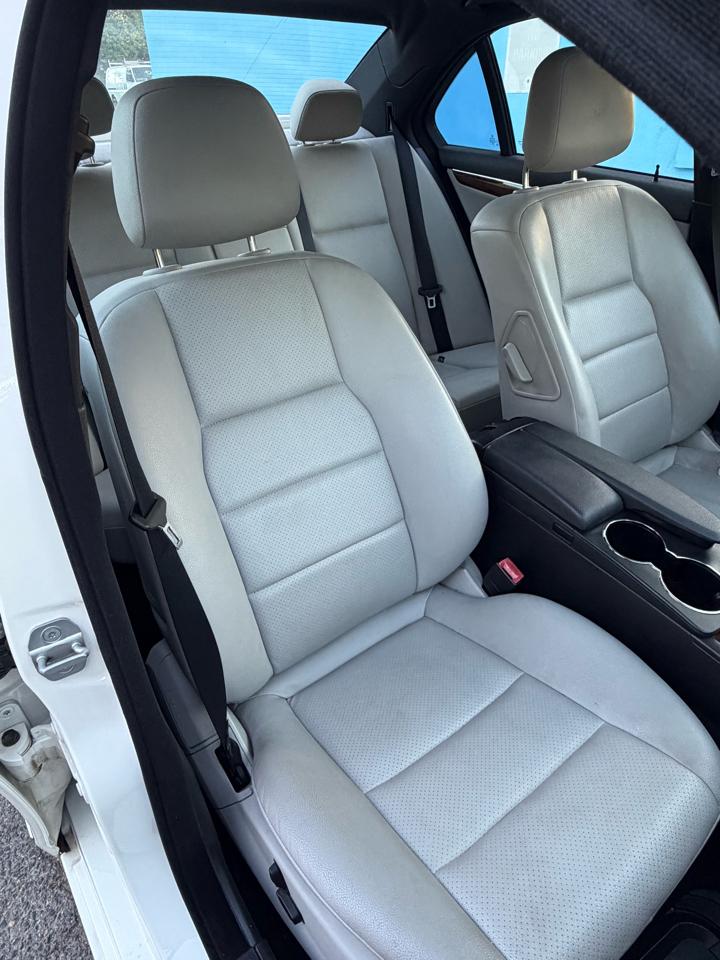 Mercedes-Benz C-Class C300 Luxury Sedan 2011