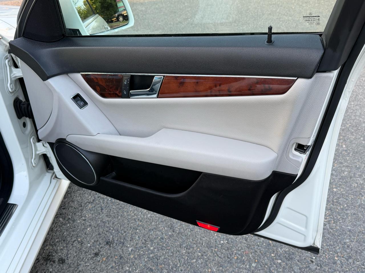 Mercedes-Benz C-Class C300 Luxury Sedan 2011