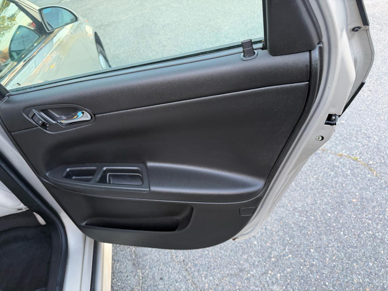 Chevrolet Impala LT (Fleet) 2012