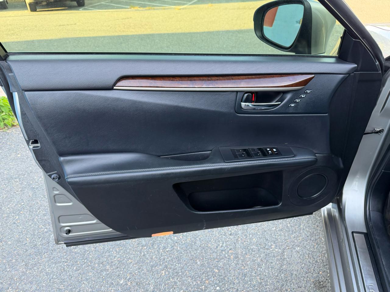 Lexus ES 350 Sedan 2015