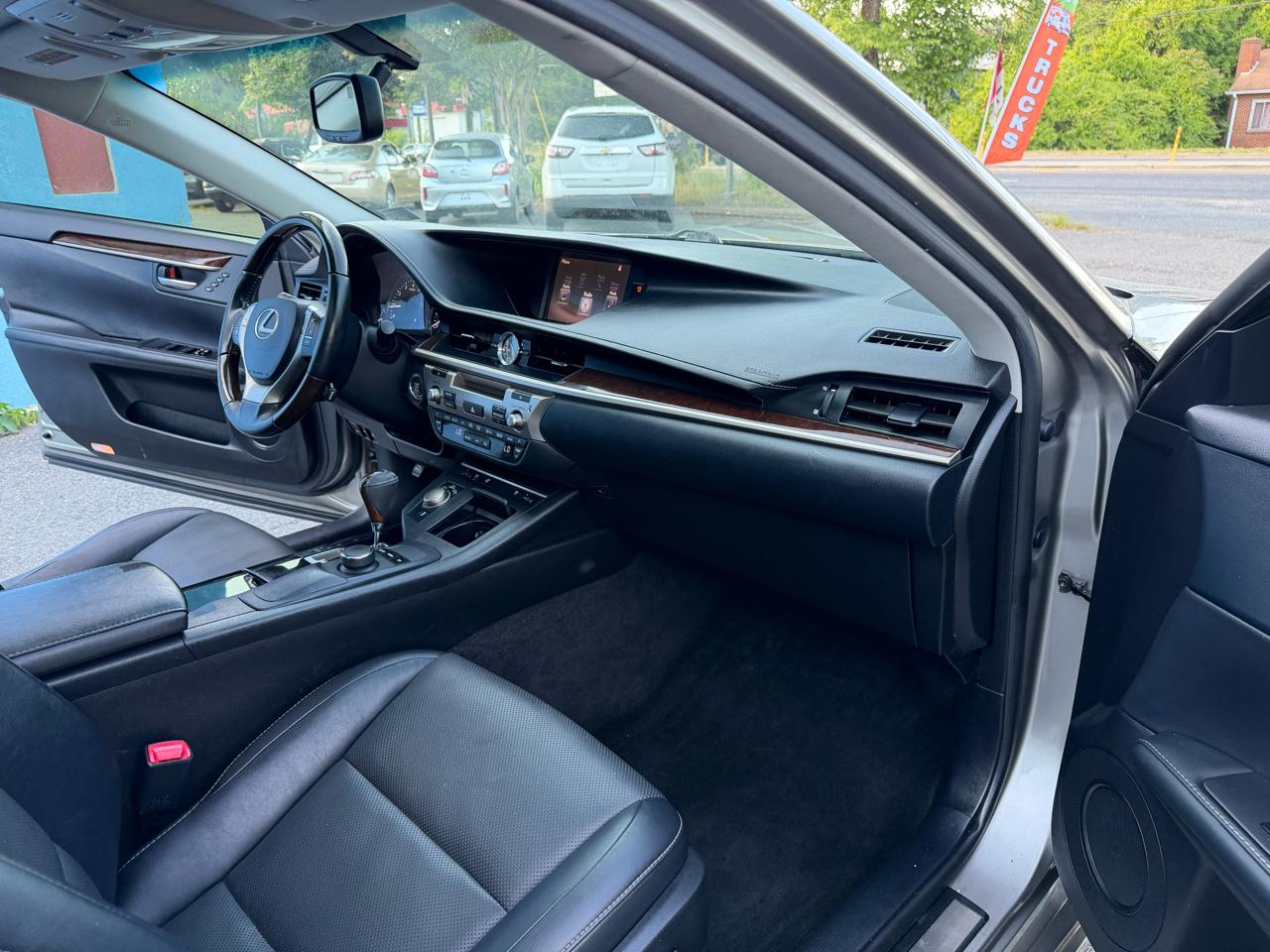Lexus ES 350 Sedan 2015