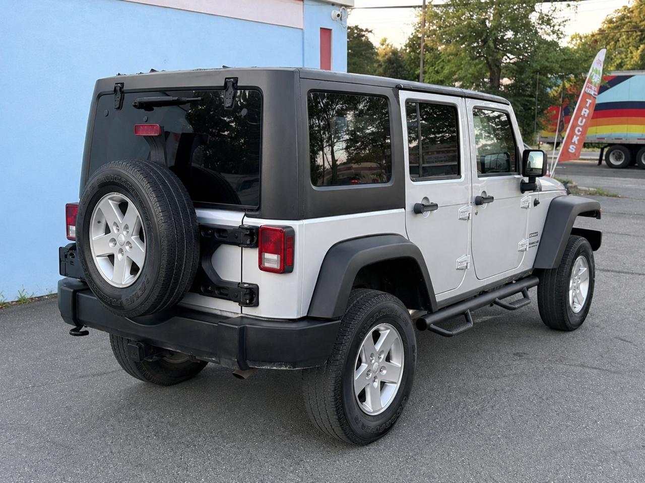 Jeep Wrangler Unlimited Sport 4WD 2011