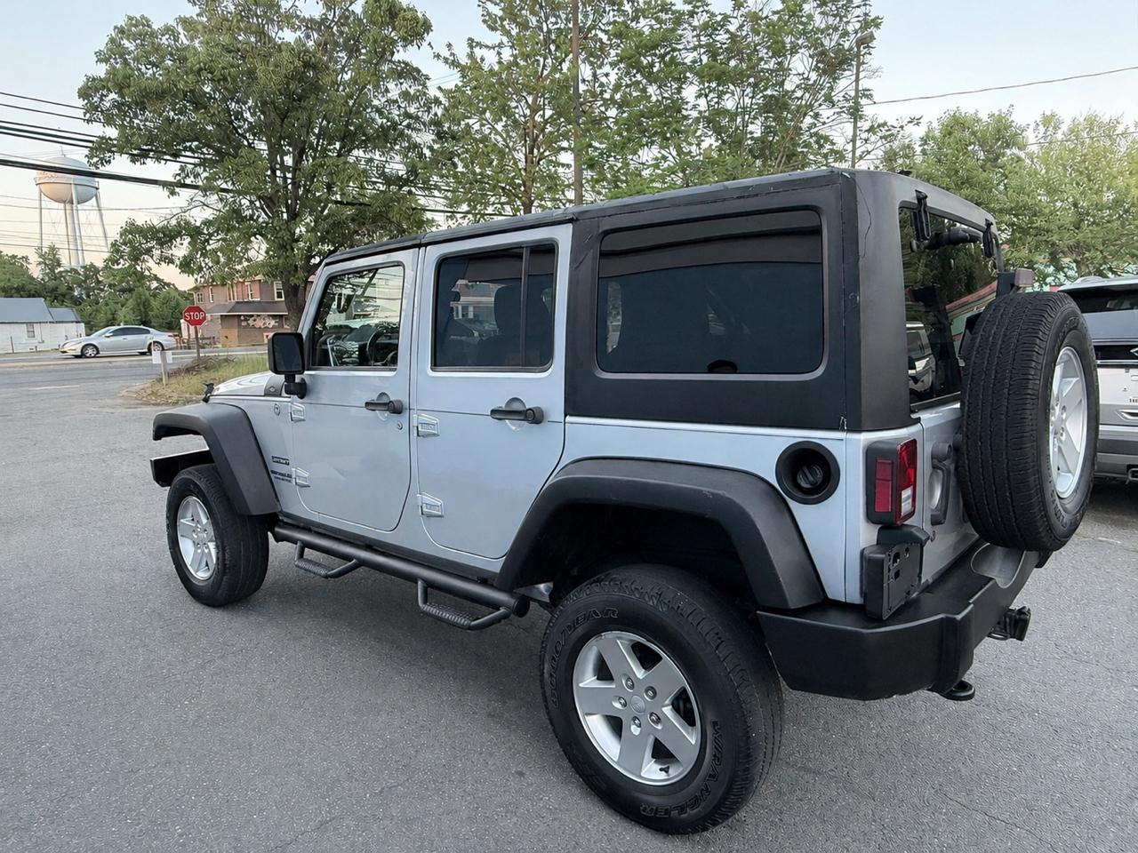 Jeep Wrangler Unlimited Sport 4WD 2011